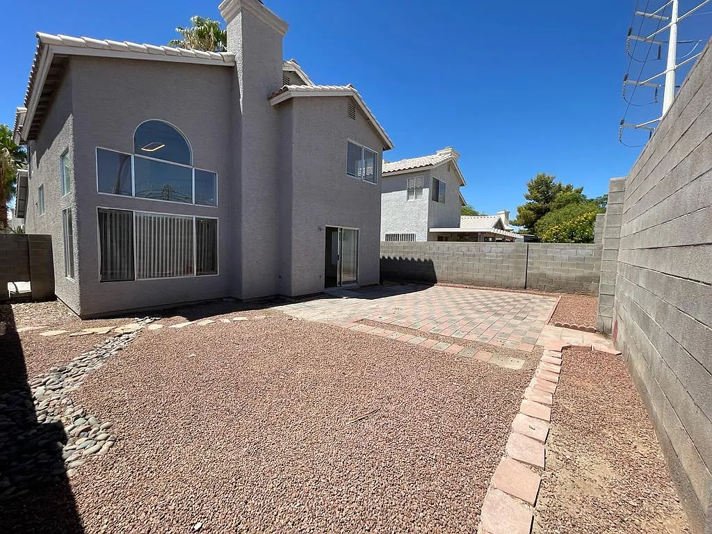 3 bed, 1421 sqft, $2,090 — Photo 3