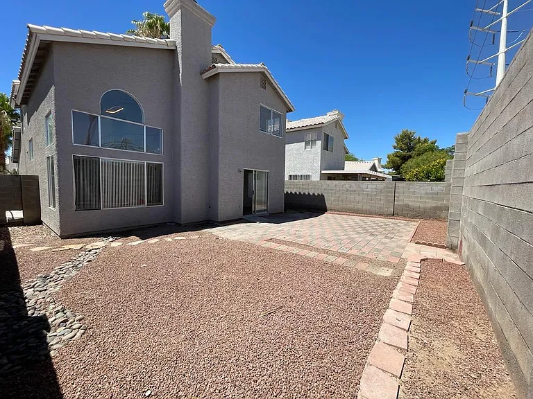 5730 Coleridge Way — Photo 3