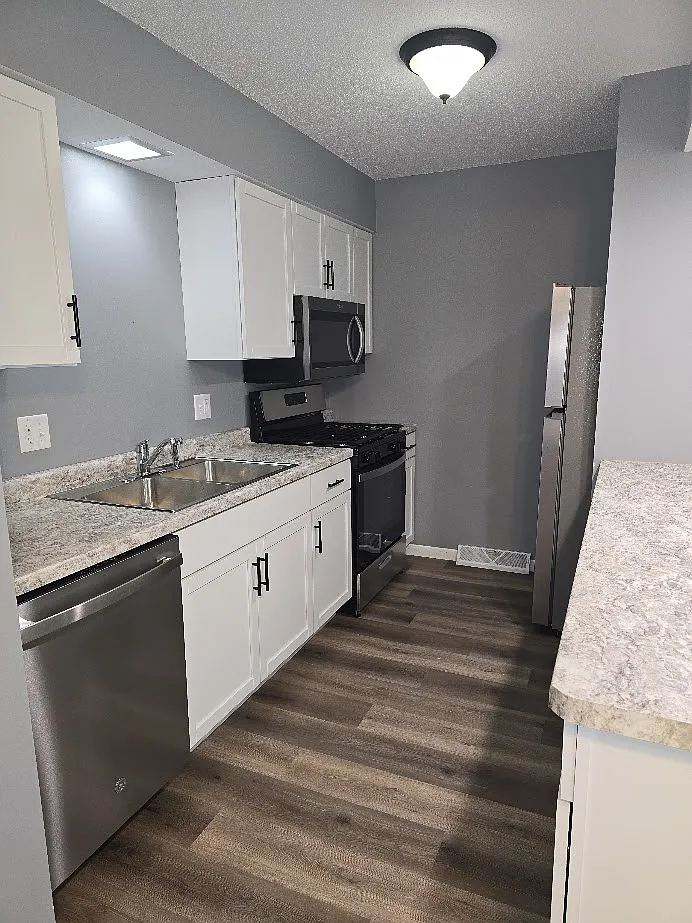 2 bed, 950 sqft, $1,300 — Photo 3