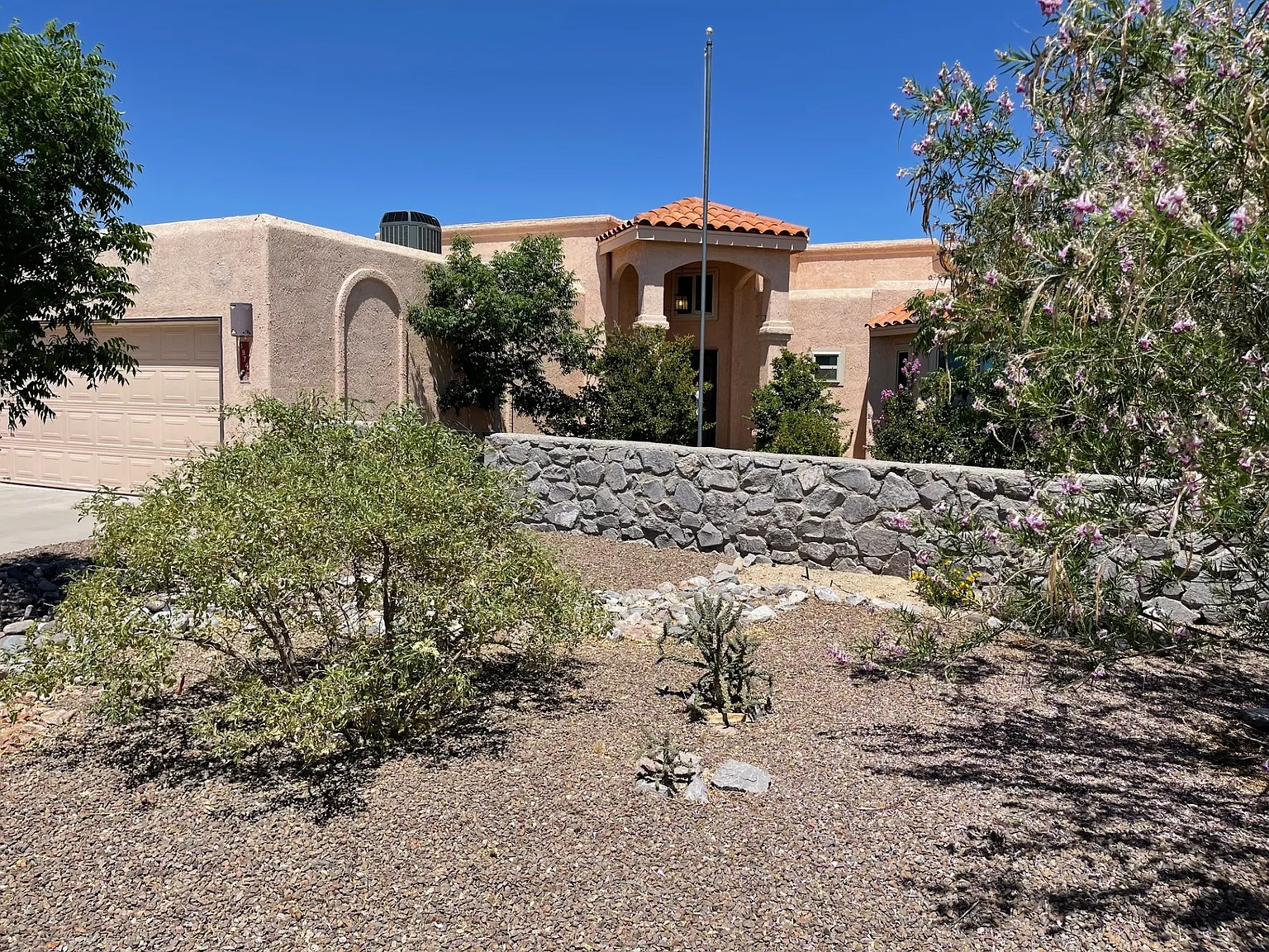 3 bed, 1496 sqft, $1,800 — Photo 1