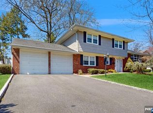7 Park St, Demarest, NJ 07627