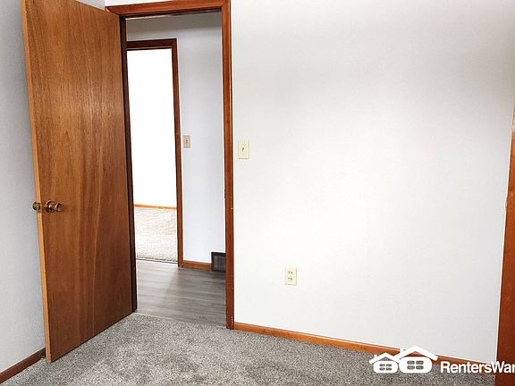 3rd image of 673 E Lincoln Rd