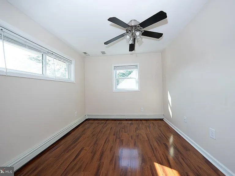 6950 Fowler St — Photo 10