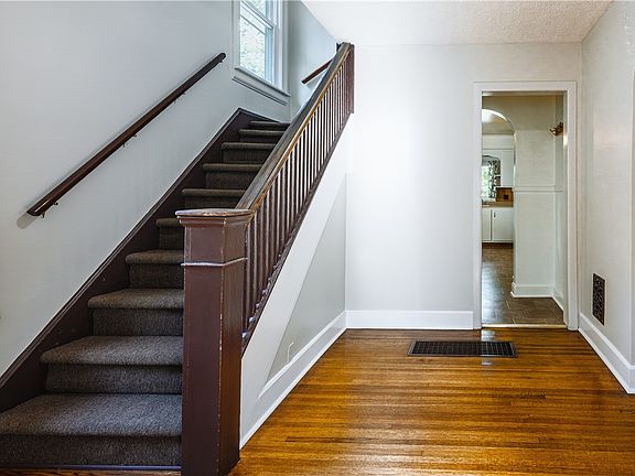 4th image of 58 Coventry Ave