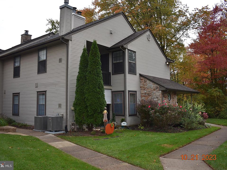 1st image of 32 Basswood Ct