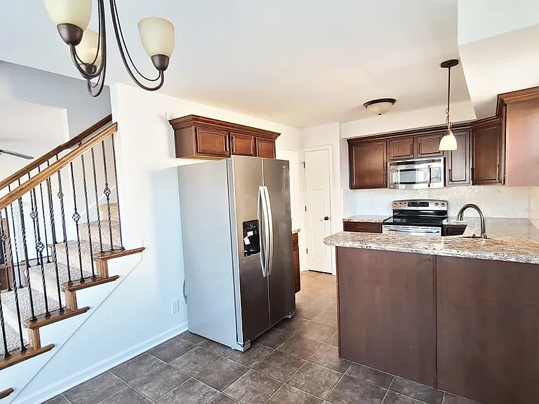 982 Dwight Eisenhower Way — Photo 9
