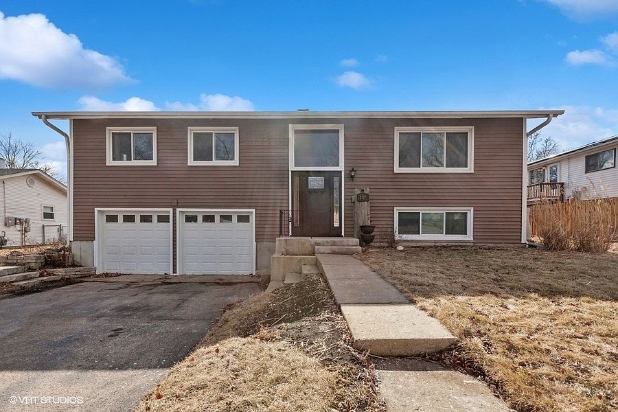 1st image of 2717 Woodridge Dr