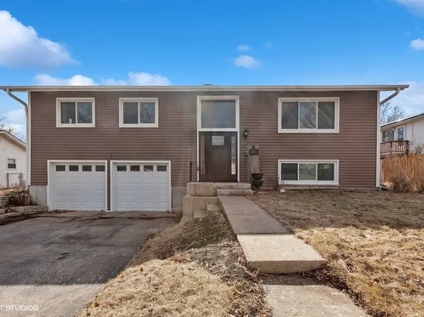 2717 Woodridge Dr, Woodridge, IL 60517