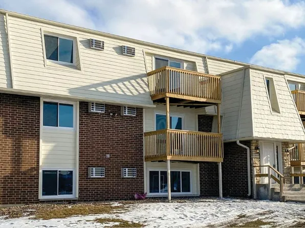 Pioneer, 1413 Pioneer Rd APT 4, Crest Hill, IL 60403
