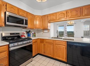 62 Amethyst Ln, Paterson, NJ 07501