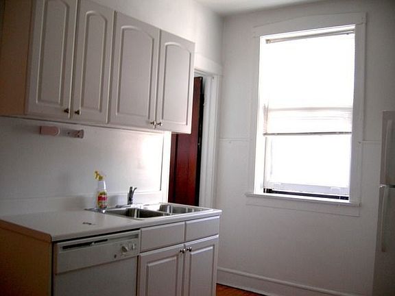 5th image of 2906 W Eastwood Ave #2