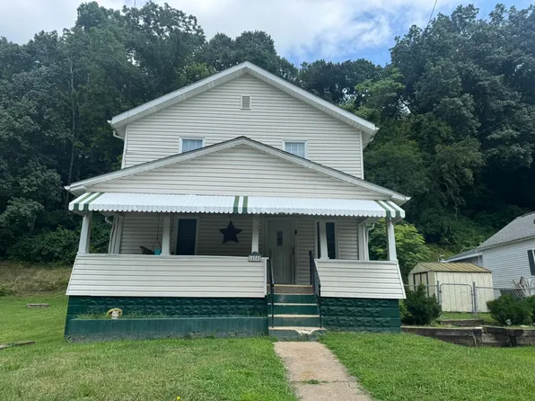 1424 Harvey Rd, Huntington, WV 25701