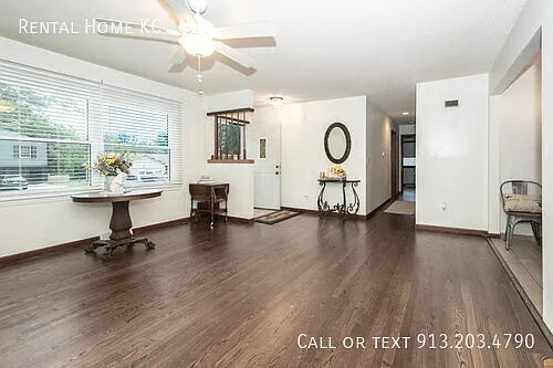 Nicely updated 3-bedroom / 2-bath Ranch w/Double Garage #9420 — Photo 3