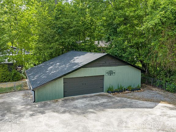5th image of 19 Chipping Green Dr