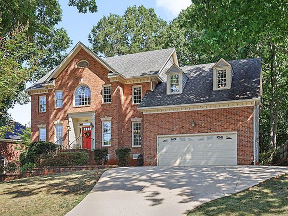 2nd image of 205 Fox Briar Ln