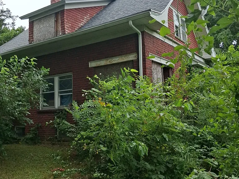 330 S Madison St — Photo 3