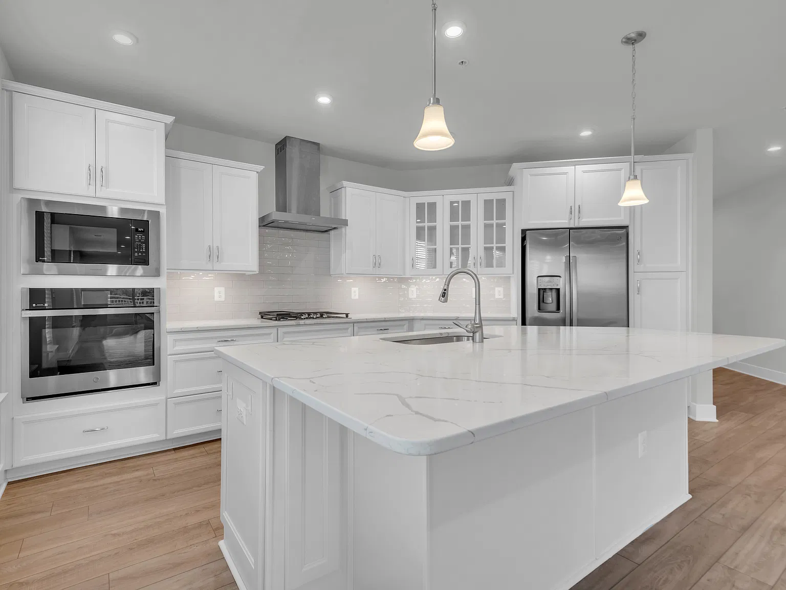 3 bed, 2.5 bath, 2602 sqft, $4,000 — Photo 3