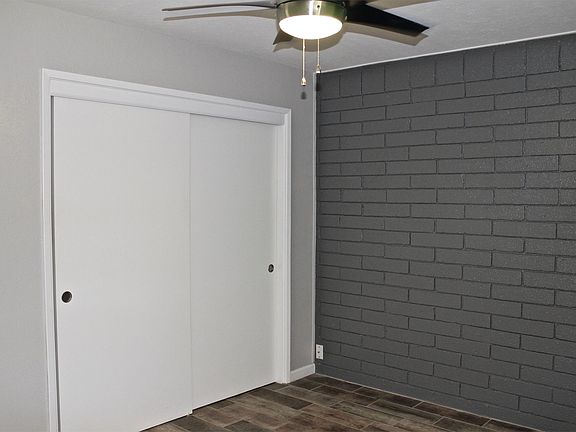5th image of 326 W Earll Dr