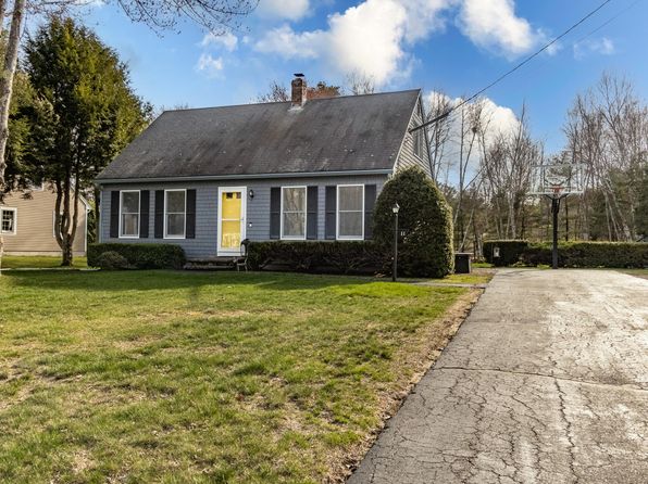 11 Ivanhoe Drive, Topsham, ME 04086