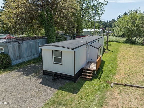 4th image of 724 SW Ferry Ave #42