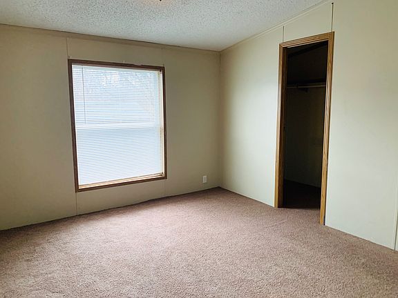 4th image of 239 Fox Chase Blvd
