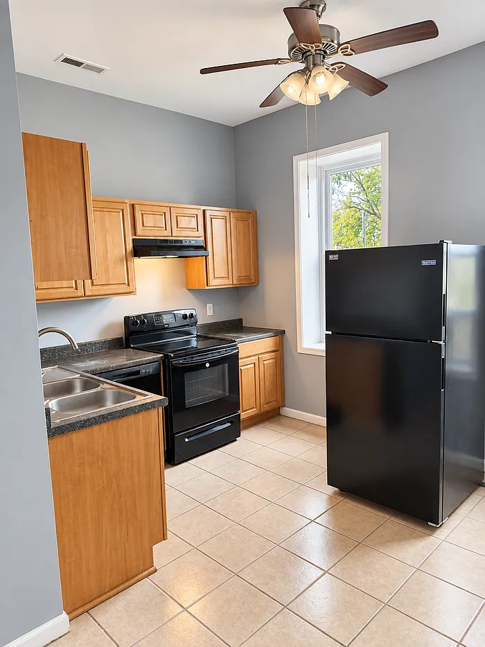1 bed, 1.0 bath, 925 sqft, $735 — Photo 4