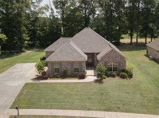 128 Trailbridge Xing, Canton, MS 39046