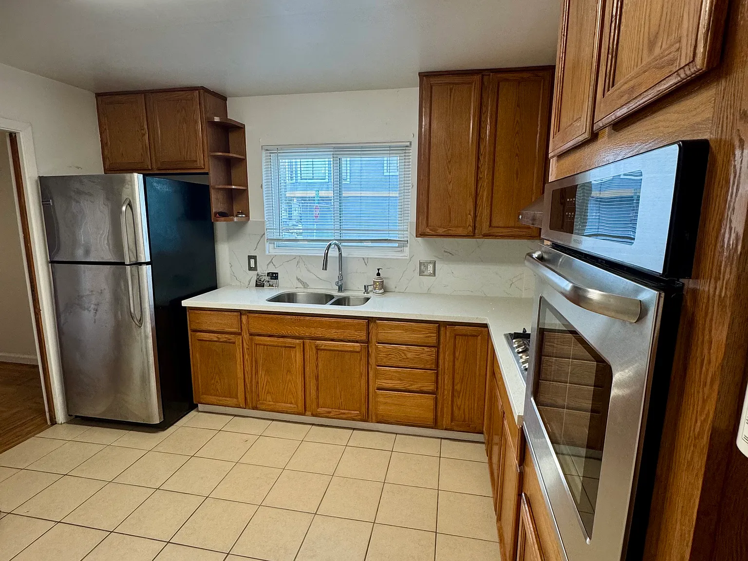 2 bed, 1400 sqft, $2,950 — Photo 2