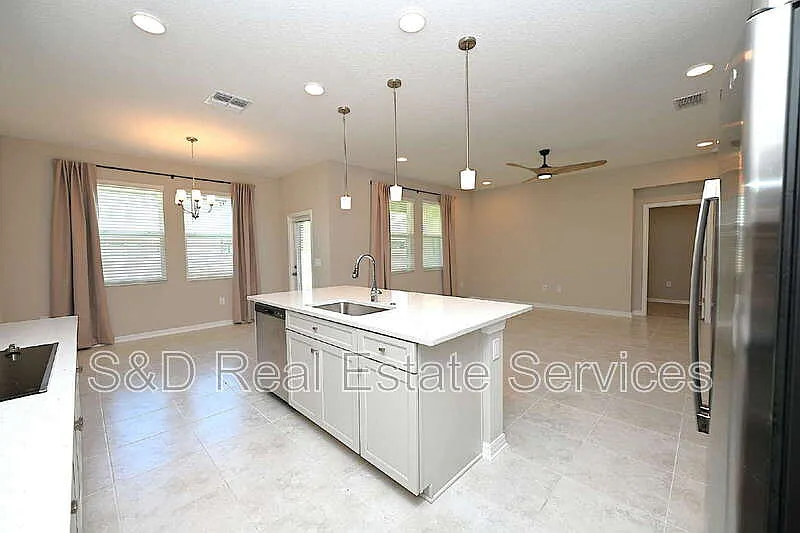 4 bed, 3.0 bath, 2214 sqft, $2,700 — Photo 4