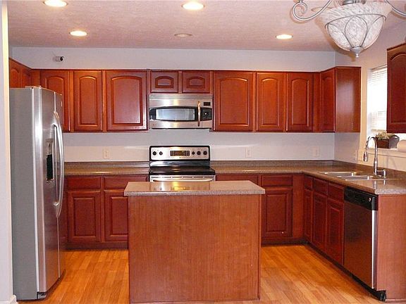3rd image of 3538 Birchfield Pl