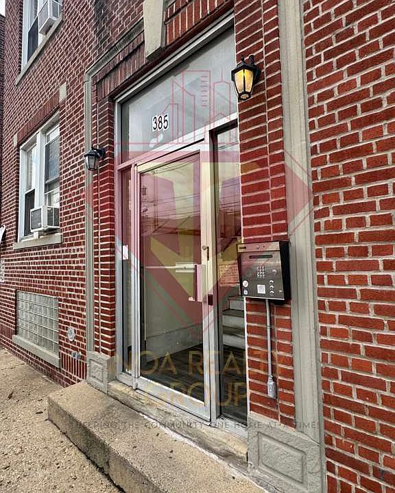 1st image of 385 Danforth Ave APT 10