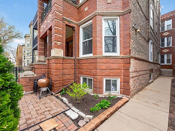 3rd image of 835 N Maplewood Ave APT 1F