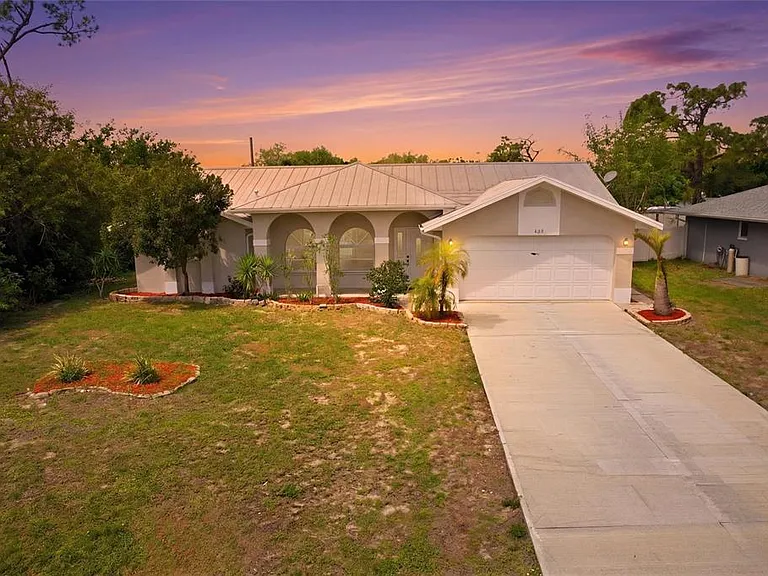 830 Columbia St — Photo 32