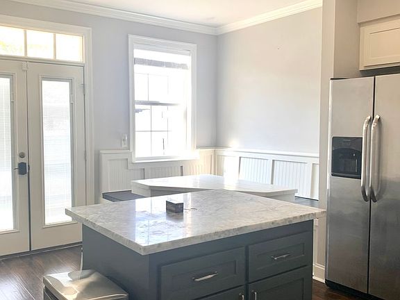 5th image of 151 Aspen Sq APT 12