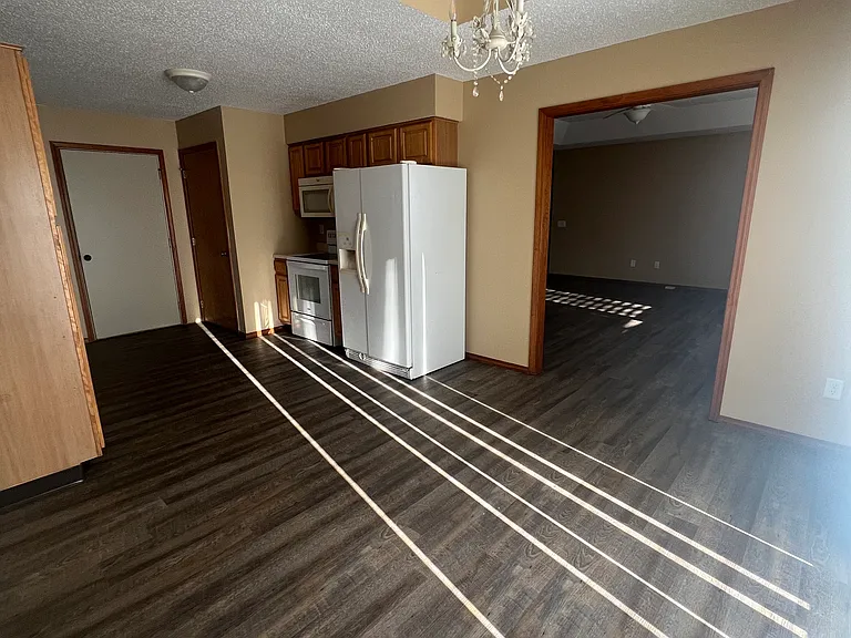 4738 S Ridgeview Ave — Photo 1