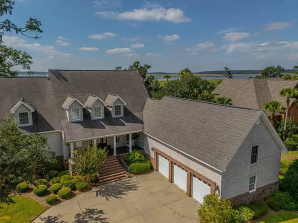 126 Riverwalk Dr, Brunswick, GA 31523