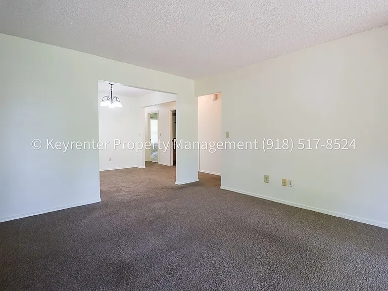 1359 E 60th St Duplex — Photo 20