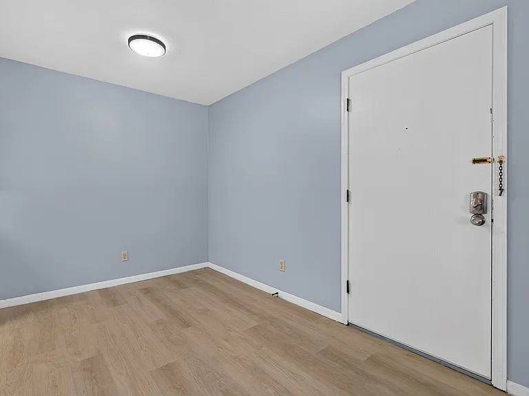 Kellogg Place Apartments — Photo 11