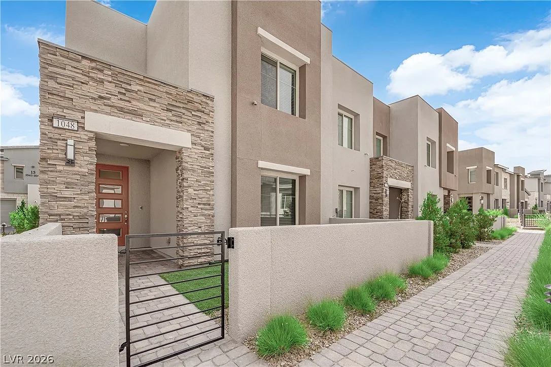 3 bed, 2.5 bath, 1833 sqft, $2,800 — Photo 2