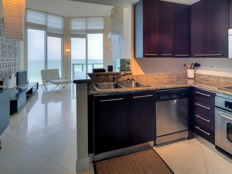 6515 Collins Ave #1804 — Photo 2