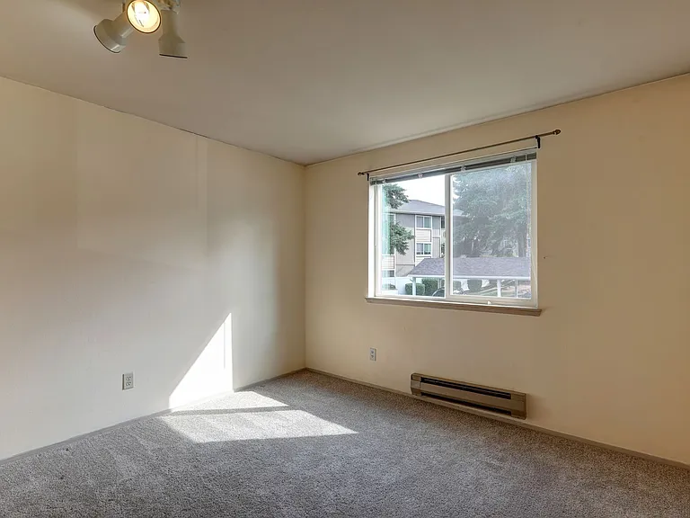 901 Sunset Blvd NE #D213 — Photo 13