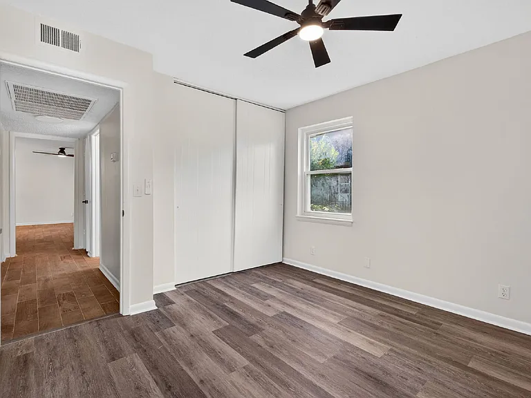 325 Cambout St — Photo 2