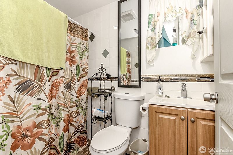 3rd image of 12501 SE 203 Place SE