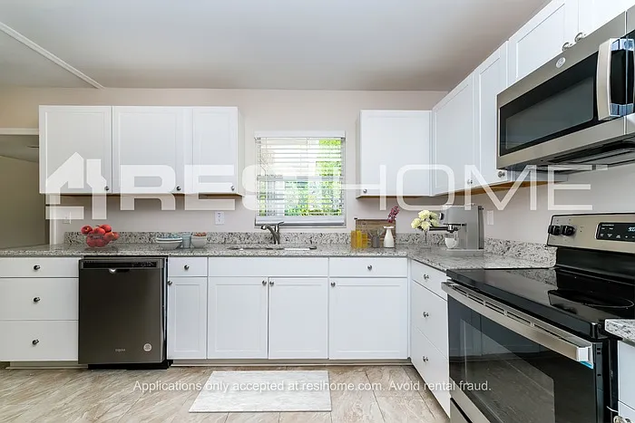 9483 Bayside Ct — Photo 4