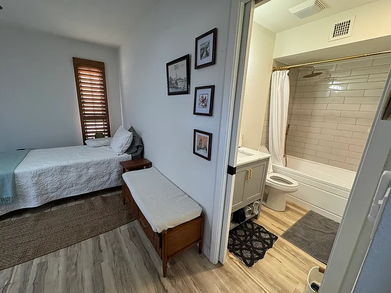 Second en suite bedroom.