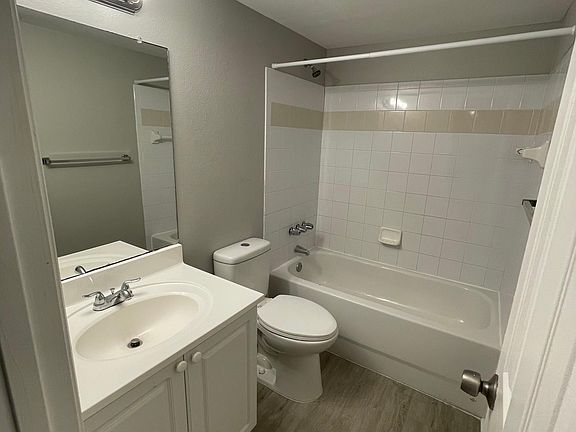 3rd image of 321 Oak Rose Ln APT 203