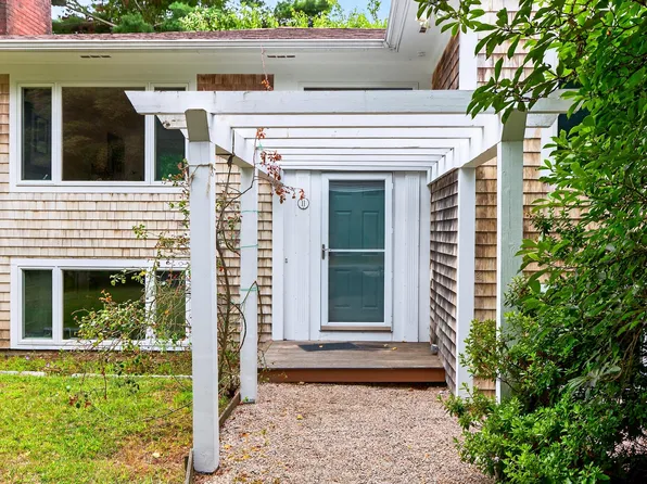 11 Barnabas Road, Falmouth, MA 02540