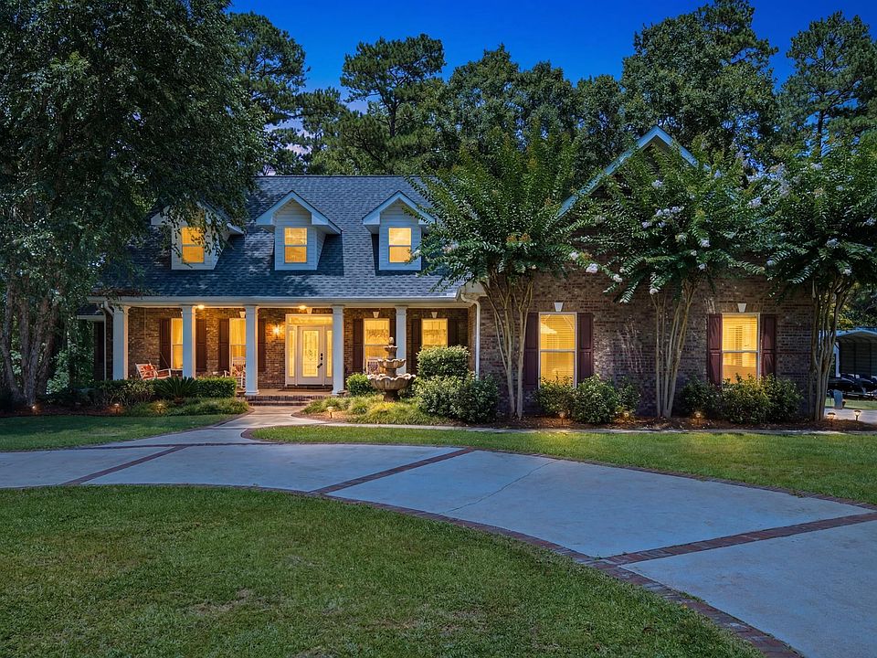 1st image of 10 Lakeview Cir