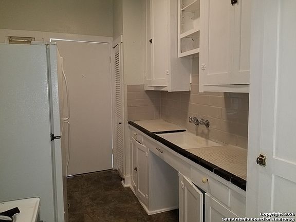 3rd image of 214 W Ridgewood Ct