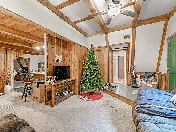 4th image of 28 Woods Ln